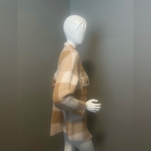 TORRID Women’s Eyelash Jaquard  Plaid Button- Up Jackett Tan/ Cream Size  1 - Picture 5 of 15